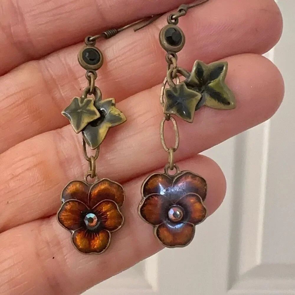 Flower drop earrings